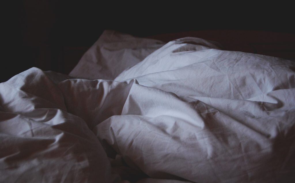 unmade bed no one sleeping 